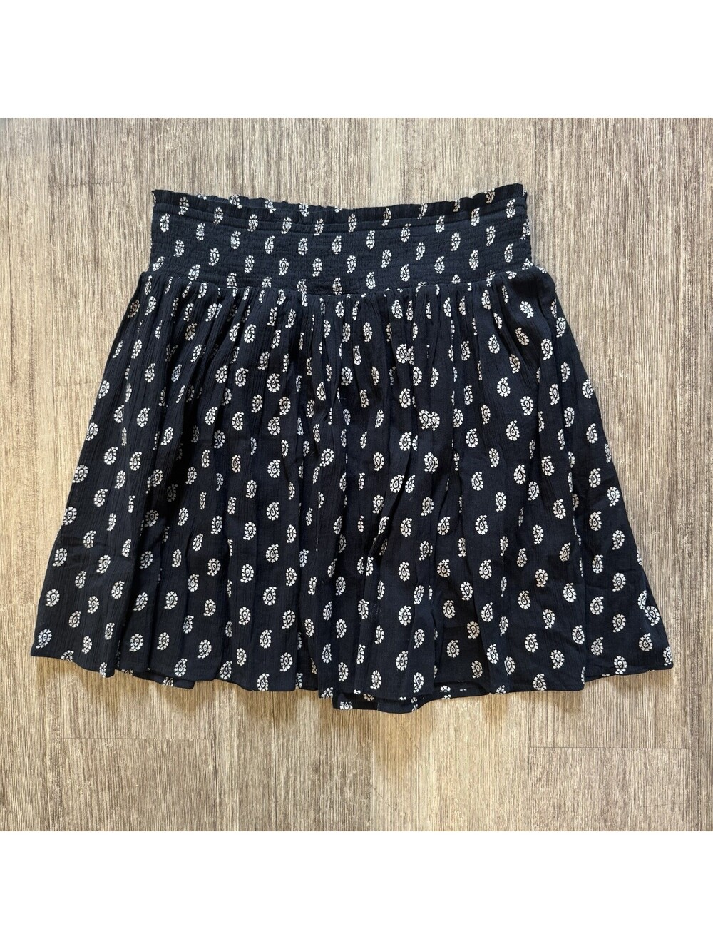 Old Navy women’s Black/White paisley skirt Size S Short Pull-On Elastic Waist